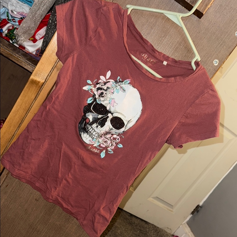 Guess Red Graphic Fitted Short Sleeve T-Shirt